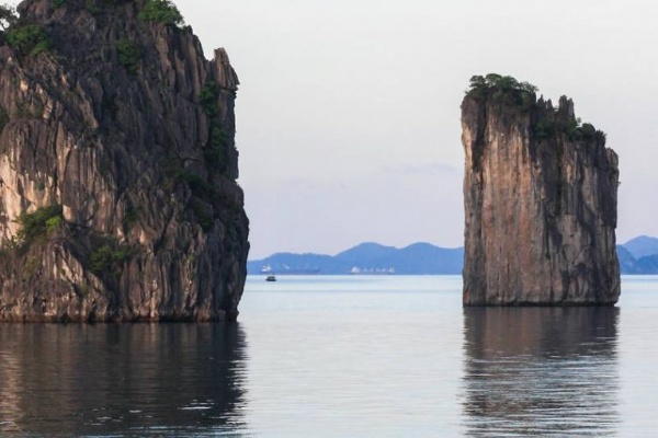 Halong Bay Weather & Map