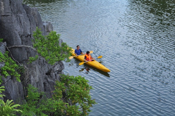 01 Day: Guided Full Day Kayaking Tour