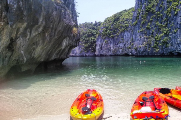 04D/03N - Kayaking outdoor adventures on private deluxe cruise