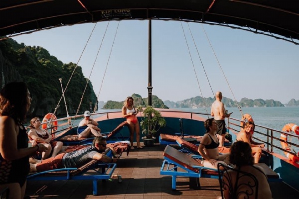 03/02N: Cruise – Kayak – Bike Overnight in Bungalow